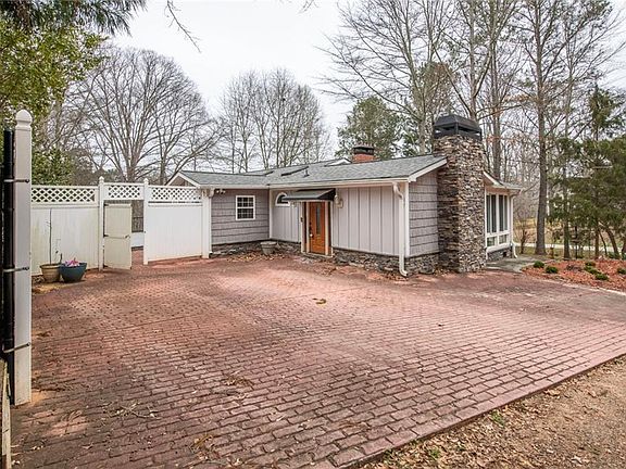 4th image of 3819 Mason Creek Rd