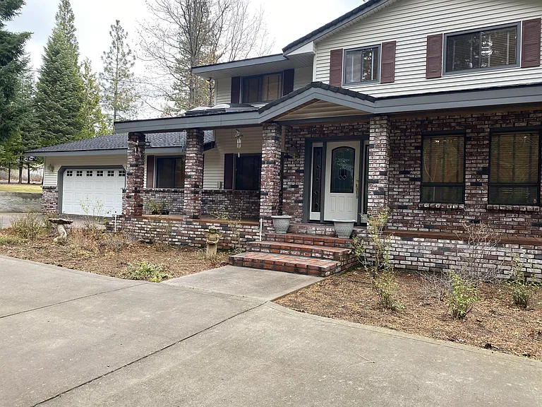 1843 Highland Dr — Photo 2