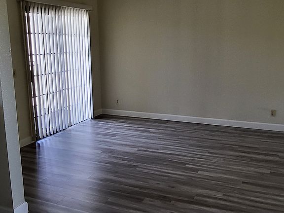 4th image of 1160 Newport Ave Unit 208