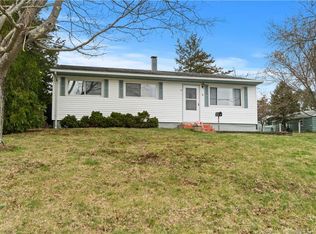 9 Indigo St, Groton, CT 06355