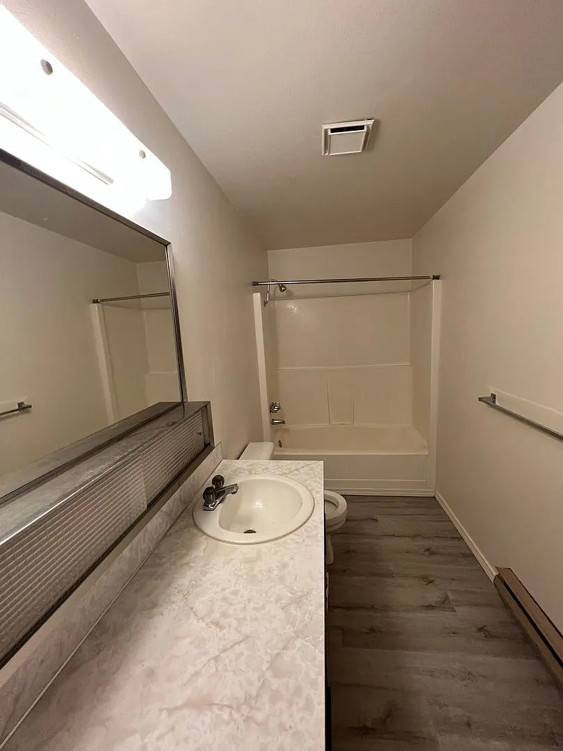Duplex off of 48th Ave! — Photo 4