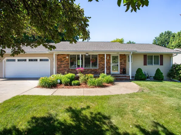 1126 E Division St, River Falls, WI 54022