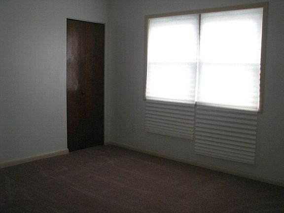 4th image of 1470 Goodyear Blvd