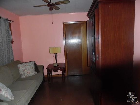3rd image of 627 Saint Charles St