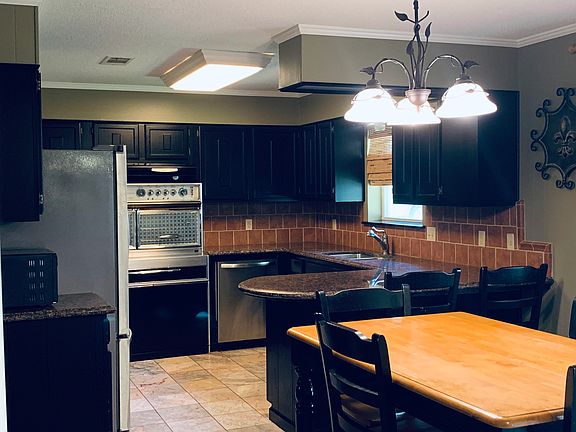 3rd image of 325 Brookwood Dr