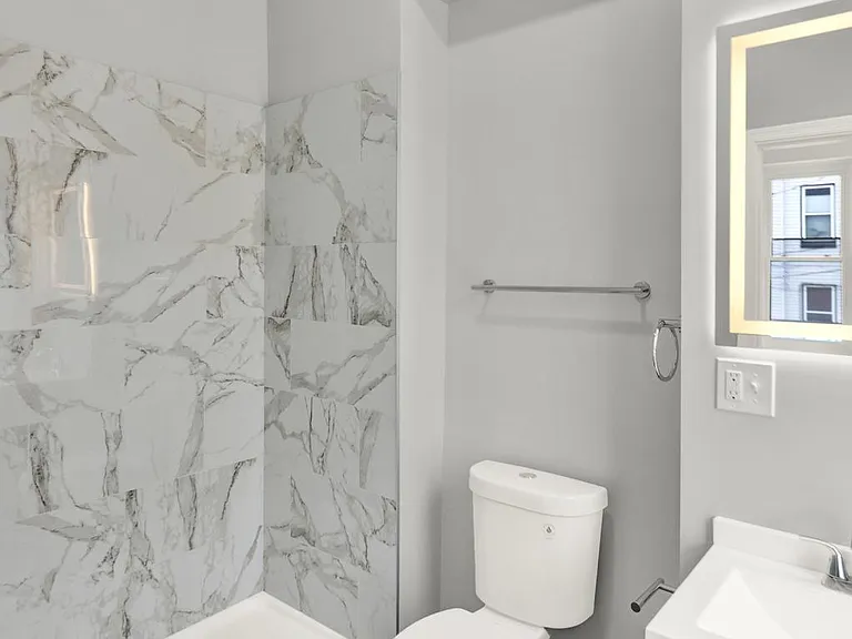 1156 Franklin St #4 — Photo 4