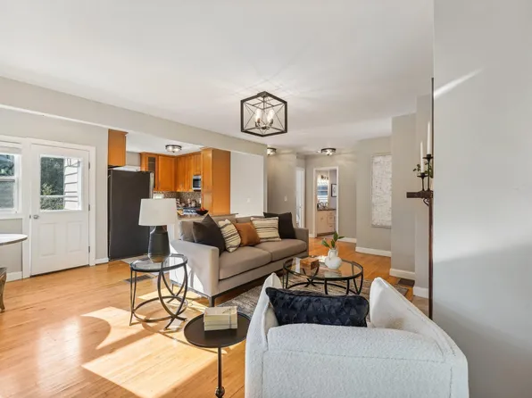 2501 Meridian Dr, Golden Valley, MN 55422