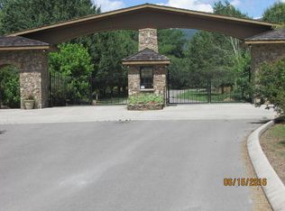 569 Lakeview Dr, Rising Fawn, GA 30738