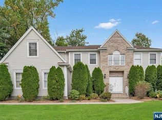 522 Shirley Ave, Franklin Lakes, NJ 07417