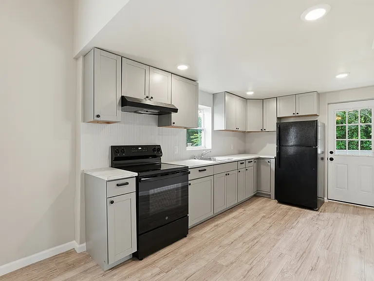 1025 Elliott Ave — Photo 10