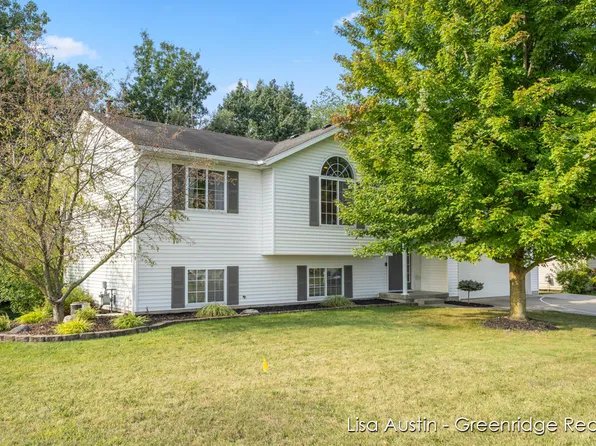518 Sunmeadow Dr SE, Grand Rapids, MI 49508