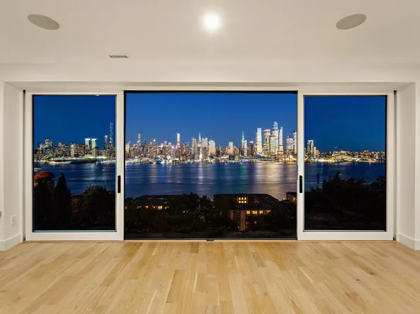 58 King Ave, Weehawken, NJ 07086