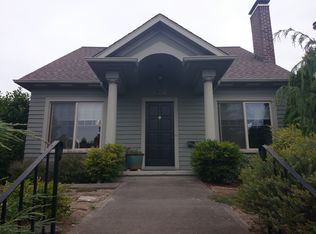 2637 45th Ave SW, Seattle, WA 98116