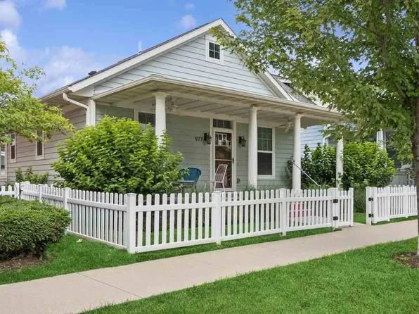 977 Ball St, Iowa City, IA 52245