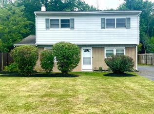 952 Terrace Blvd, Ewing, NJ 08618