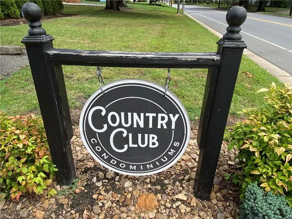 1709 N Main St APT A1, Mount Airy, NC 27030