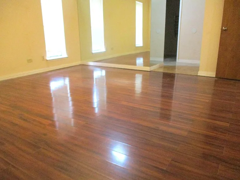 203 Yorkshire Ct — Photo 20