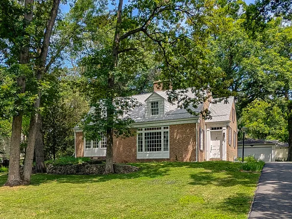 35 W Birchwood Ave, Hinsdale, IL 60521