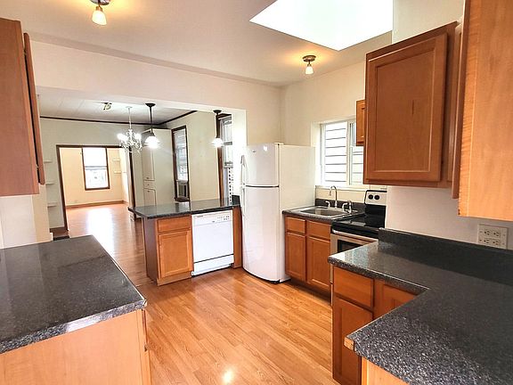 2nd image of 1016 N Francisco Ave Unit 1