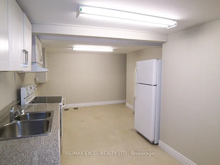 1284 Pharmacy Ave #BASEMENT — Photo 3