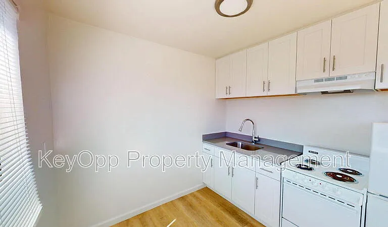 465 10th Ave #6 — Photo 1