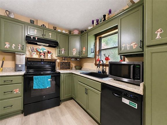 4th image of 130 Goodman Dr