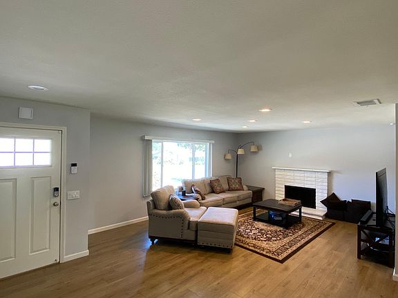 4th image of 11511 Poplar St