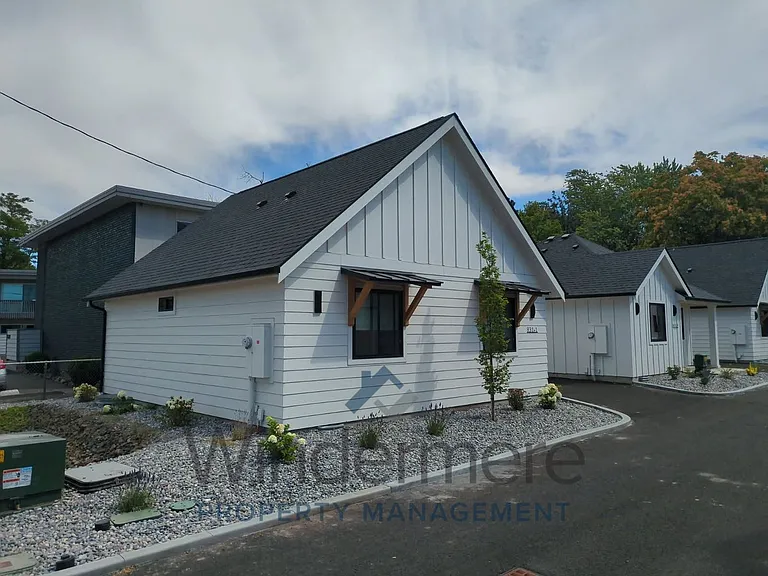 831 & 833 S 2nd Ave — Photo 1