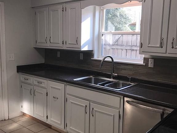 5th image of 1010 Revere Dr