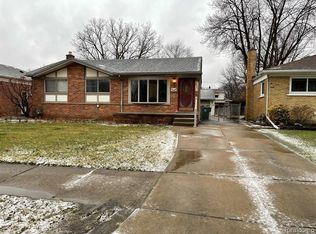 627 Helen St, Garden City, MI 48135