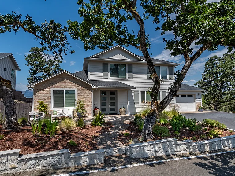 355 Ridgecrest Dr — Photo 1