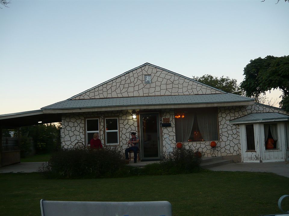 1st image of 704 Irvin St