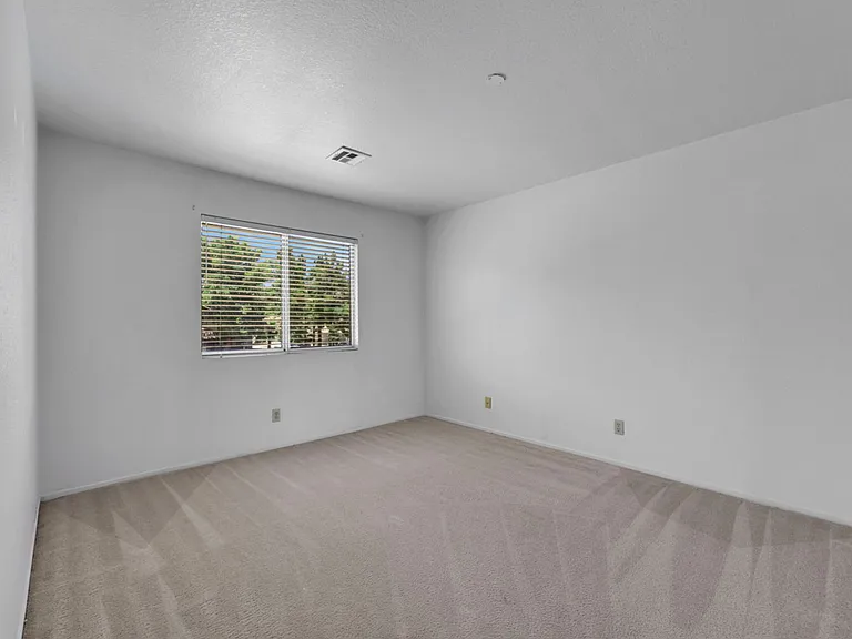 815 Stillwater Ln — Photo 17