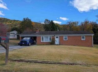71 Ct St, Lovingston, VA 22949
