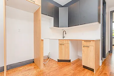 893 Willoughby Avenue, #2B