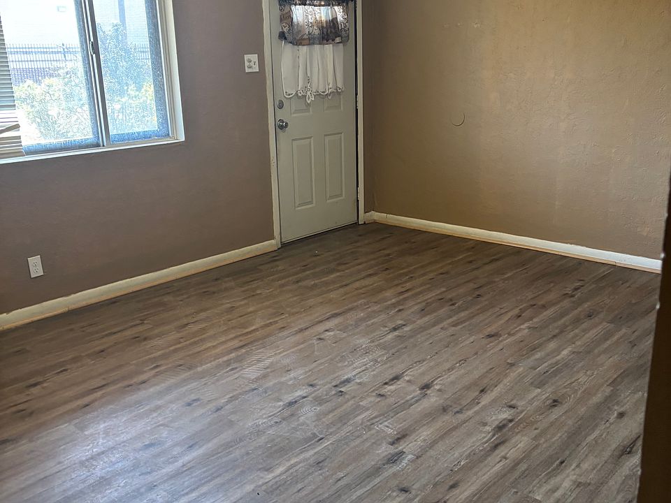 2nd image of 2570 Lela St