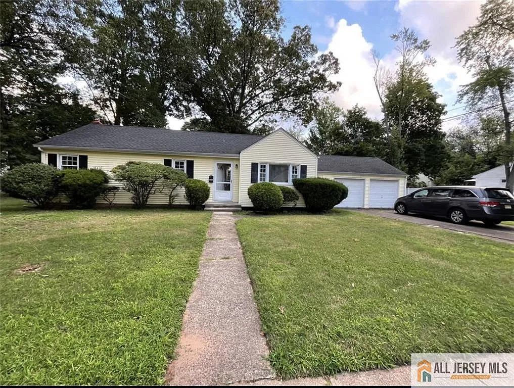 3 bed, 1.0 bath, 1172 sqft, $3,500 — Photo 1