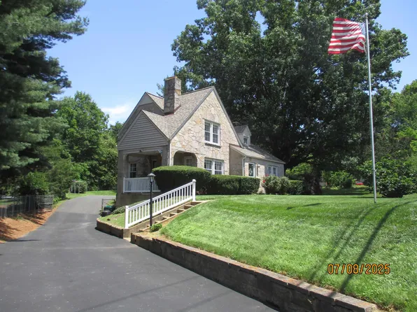 835 Rosser Ave, Waynesboro, VA 22980