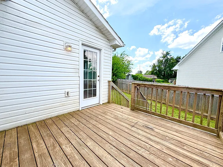 401 Old Glory Ln — Photo 16