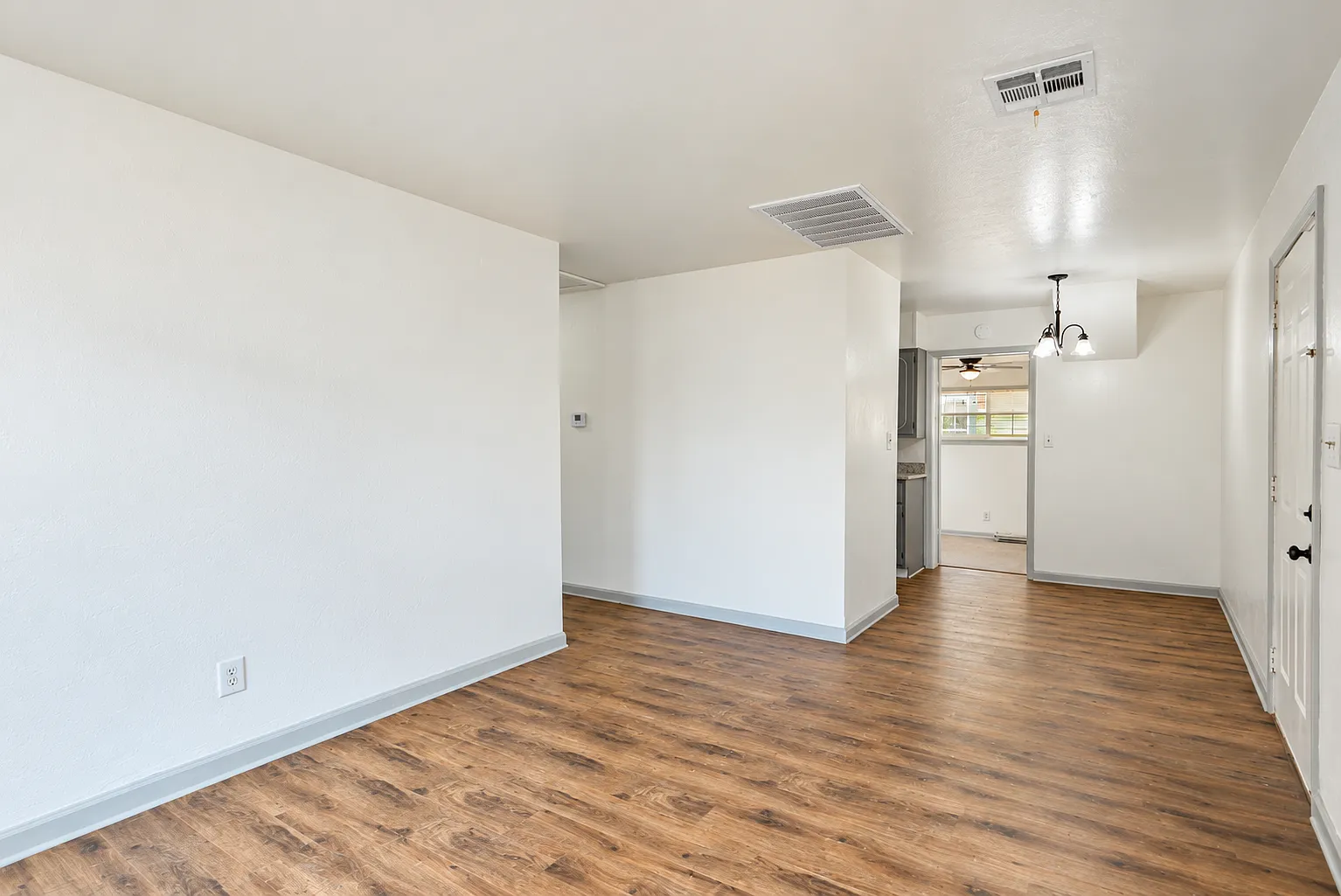 3 bed, 1000 sqft, $1,295 — Photo 4