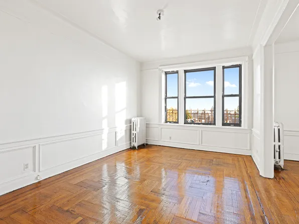 421 Crown Street image 3 of 7