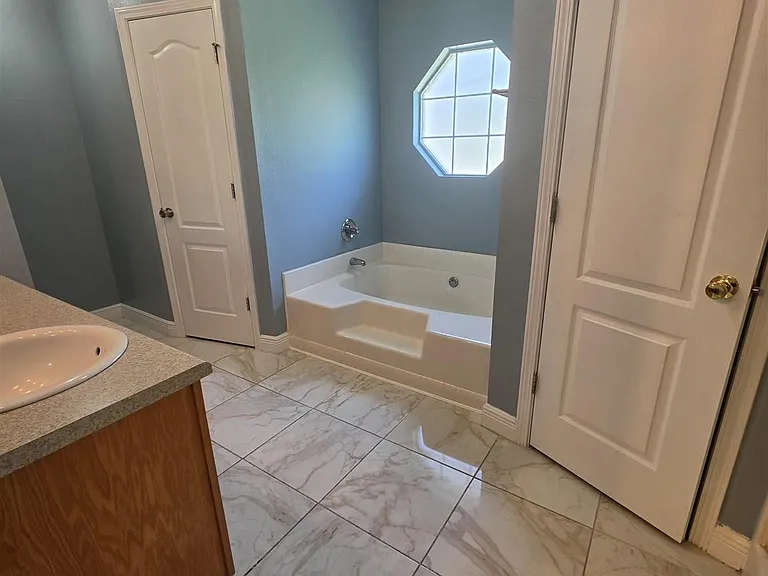 7042 Plank Dr — Photo 2