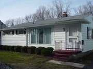 79 Bridlewood Dr, Lockport, NY