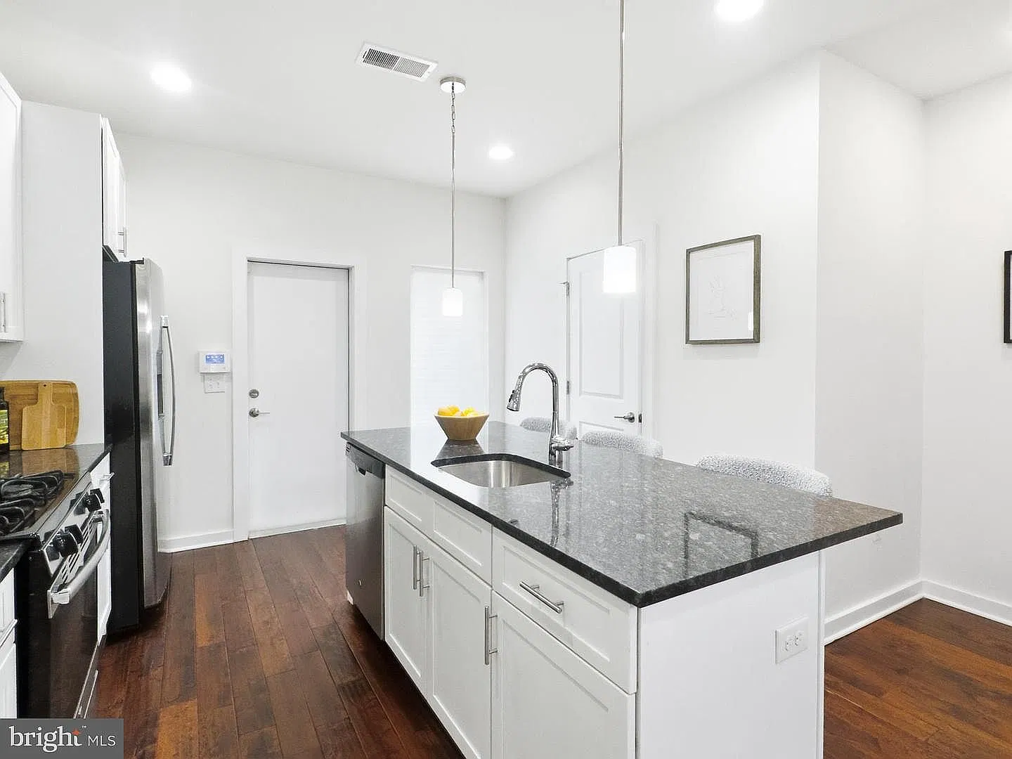 3 bed, 2.5 bath, 2565 sqft, $2,995 — Photo 1