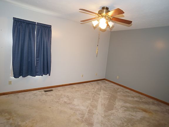 5th image of 56 Arlington Dr