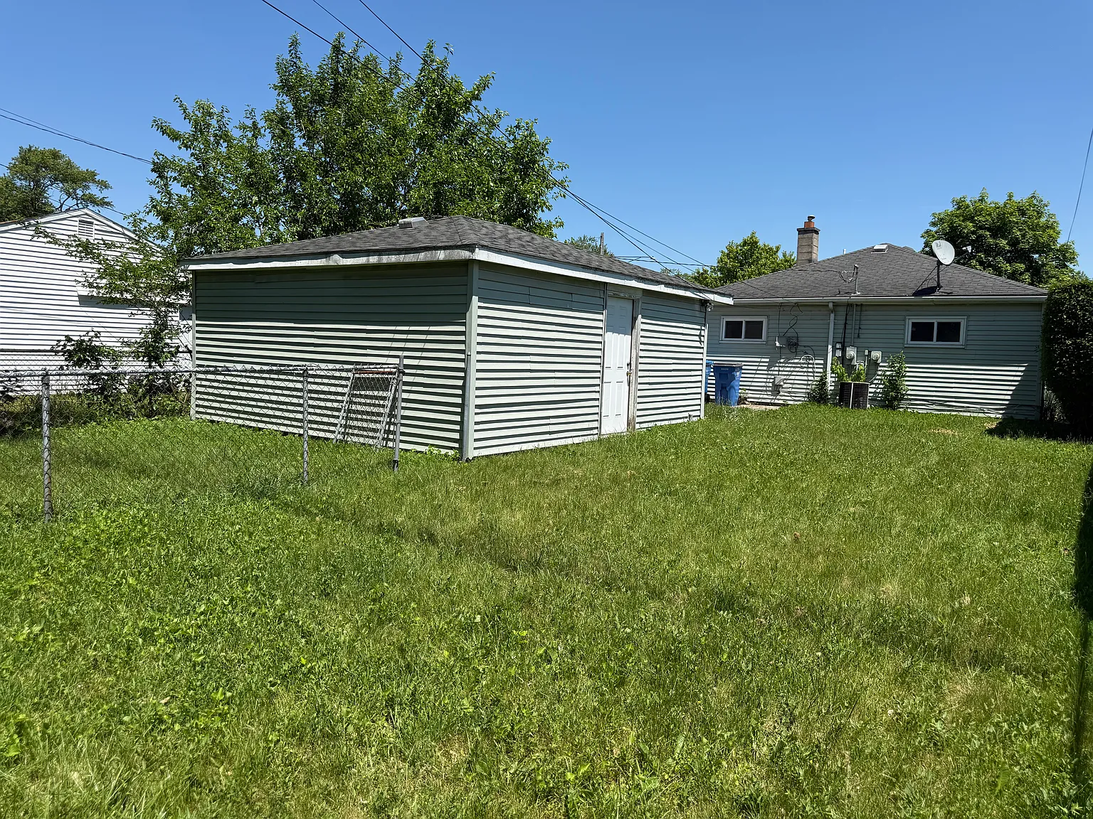 3 bed, 1000 sqft, $1,700 — Photo 3
