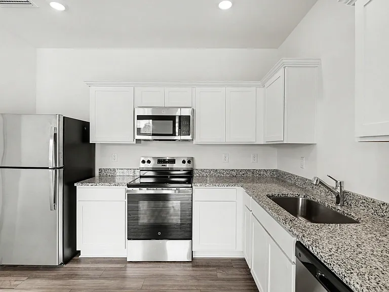 131 S Meyers Ct — Photo 8