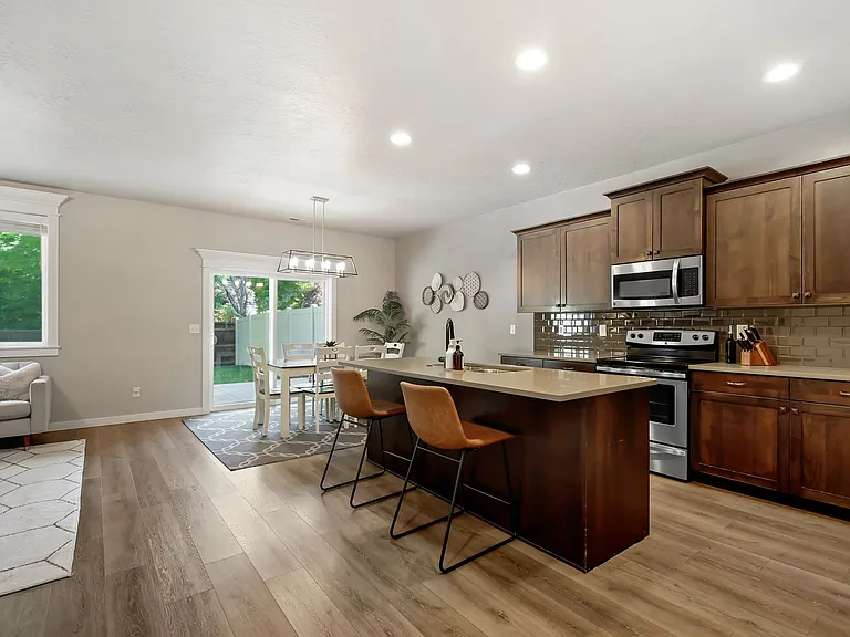 2700 E Clarene Dr — Photo 7