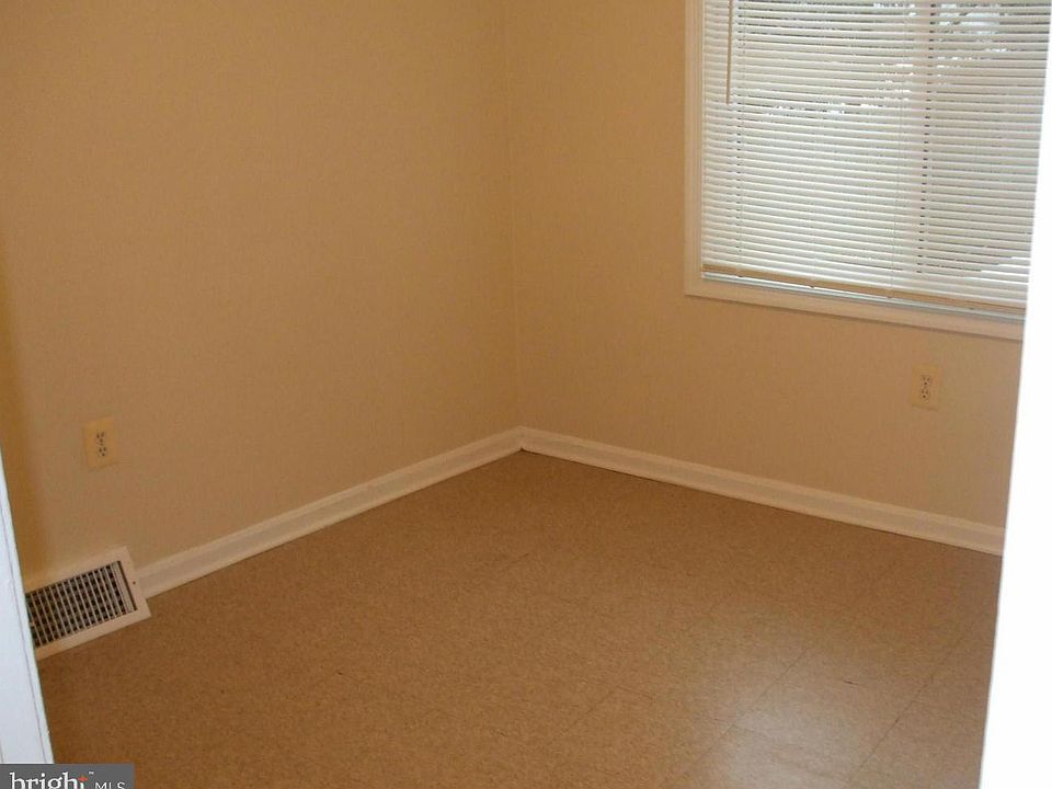 2nd image of 8113 Ridgely Oak Rd