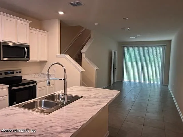 2 bed, 2.5 bath, 1109 sqft, $1,500 — Photo 3
